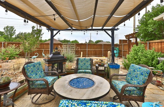 House 1 mile from ACU with outside gazebo