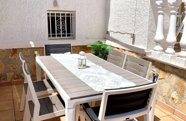 CASA 345. Casa Familiar, Playa Carabassí, Piscina Comunitaria, Orientación Sur.