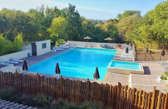 CASA 7 - Terraza, muebles de jardín, hermosa vista, piscina, entretenimiento de verano.