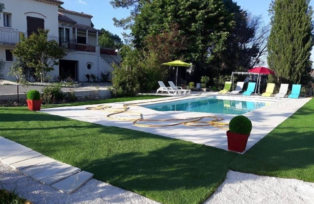 Casa y piscina de 6 a 8 personas