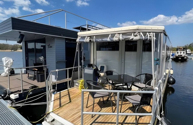 Casa Barco 'Hausboot Fine Licence-Free' con vistas al lago y Wi-Fi