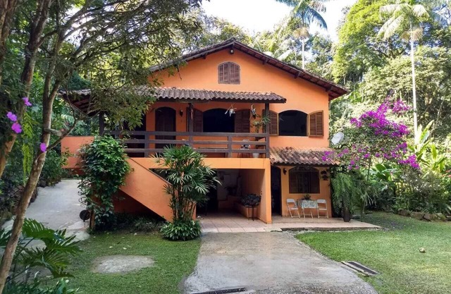 CASA EN PENEDO CON CACHOEIRA