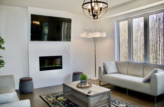 Home in Wasaga Beach only 5 min away from the Beach!