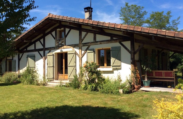 LANDAISE CASA AZUL, zona tranquila y la naturaleza, a 10 minutos del océano