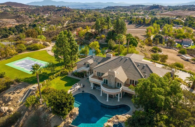 House of Memories Retreat | Estate with Pool, Hot Tub, Gym, Yoga Studio & More