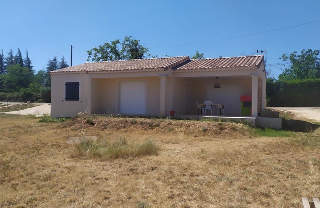 House on land of 1500 m2 in a hamlet in the countryside