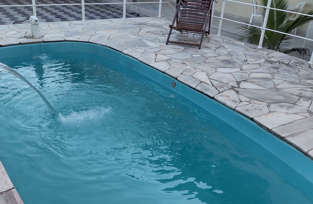 Casa a 50 metros de la arena de la playa de boiçucanga junto a mareas