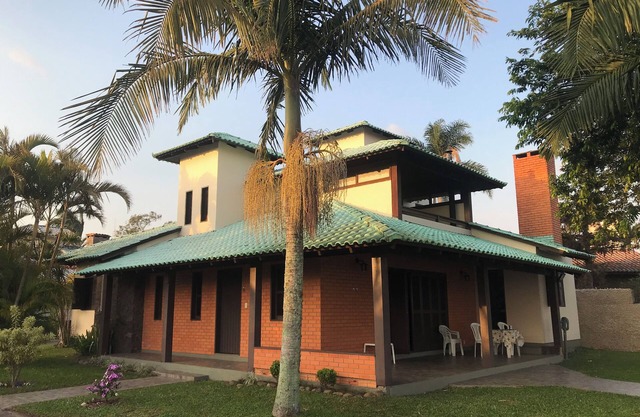 House on the banks of the Mampituba River, enjoy the pool and the beautiful scenery.