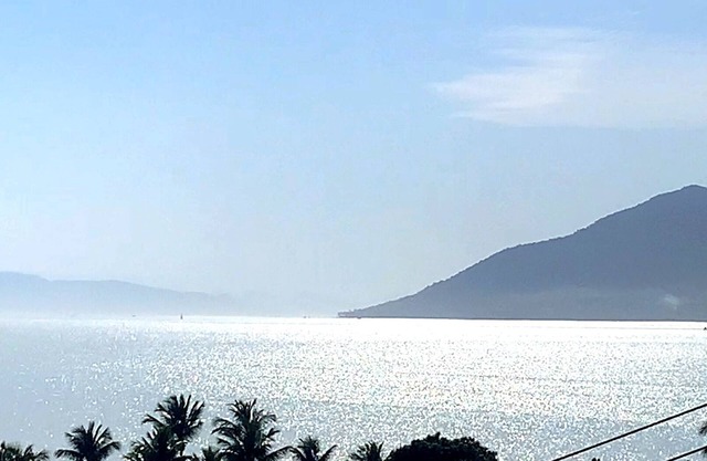 House on the beach with views of the sea and mountains for 8 people North Coast