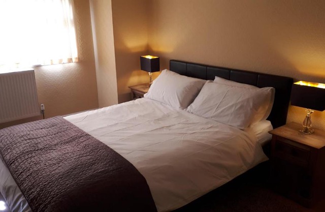 House - Sleeps 7 Pet Friendly & Free Parking