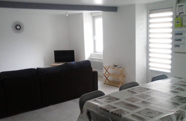 Casa con salón de 40m² en zona tranquila.