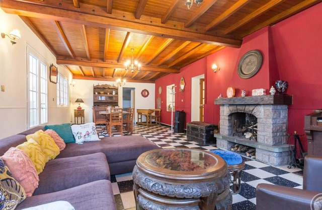 Casa acogedora con chimenea y sala de juegos en pueblo pintoresco