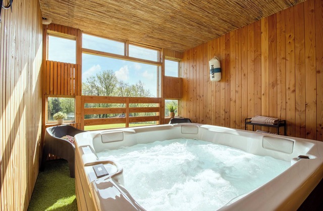 Casa con Jacuzzi y Vista en La Roque-Gageac – Terraza, Aire Acondicionado, 6 Personas