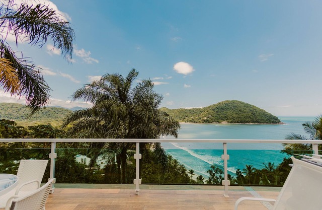 HOUSE WITH PANORAMIC SEA VIEWS