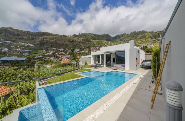 House with pool and sea view, Pearl of Calheta