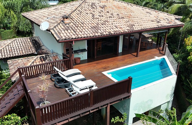 Casa con piscina y vista al mar en condominio p hasta 10 personas.