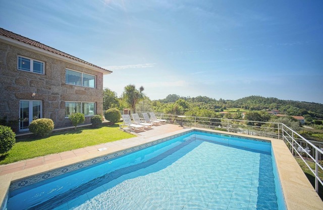 ¡Casa con piscina y fantásticas vistas!