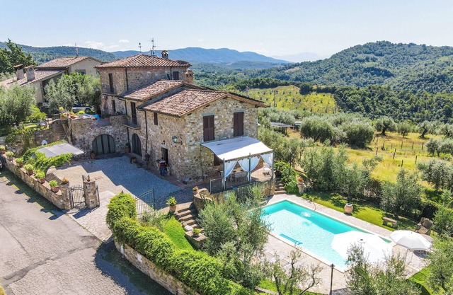 House With Private Pool and Fenced Garden in Quiet Location. Panoramic Views