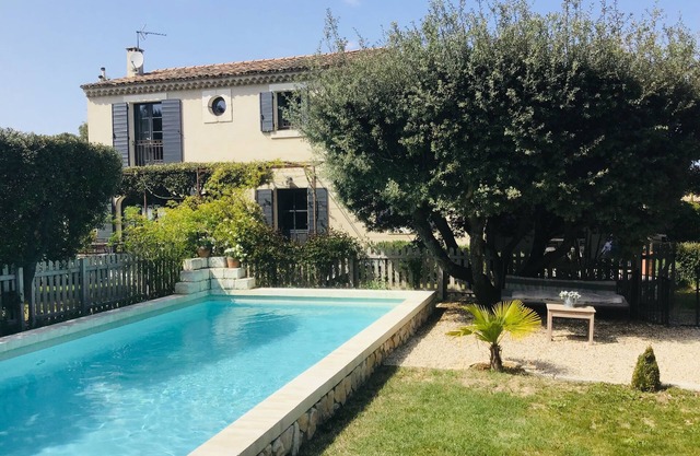 Casa con piscina al pie de los alpilles