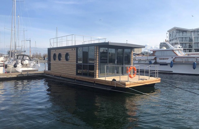 Houseboat Fjord Auriga with bio sauna and roof terrace in Wendtorf / Kiel Fjord
