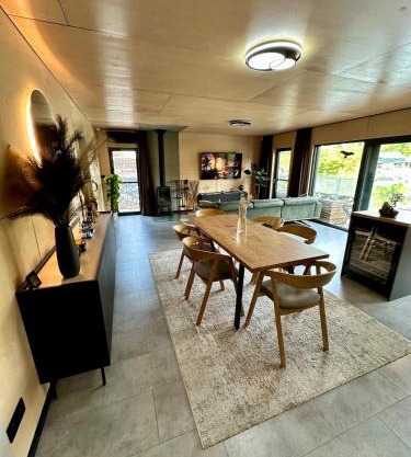 Houseboat with touch of luxury