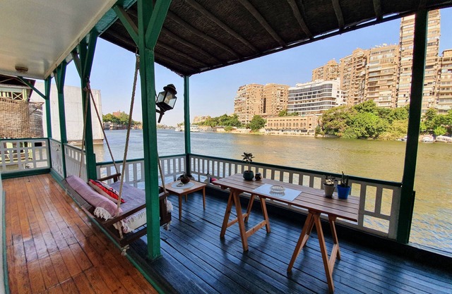 Houseboat65 - Historic Home on the Nile - Zamalek, Central Cairo