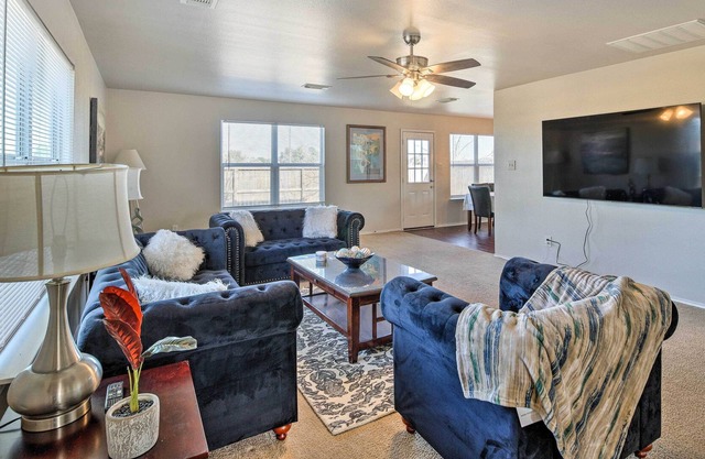 Houston Getaway Near Downtown & Theme Parks!