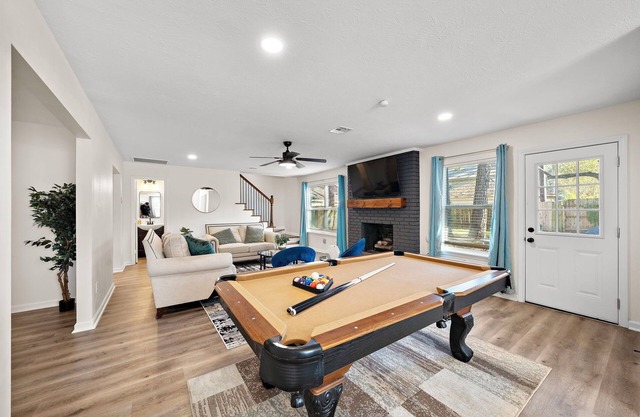 Houston Stay | Game Room | BBQ Yard | Sleeps 16