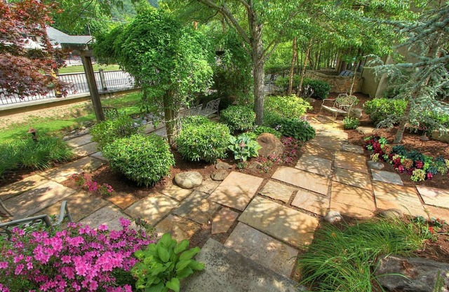 Howard Johnson by Wyndham Downtown Gatlinburg