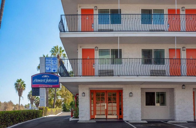 Howard Johnson by Wyndham San Diego Hotel Circle