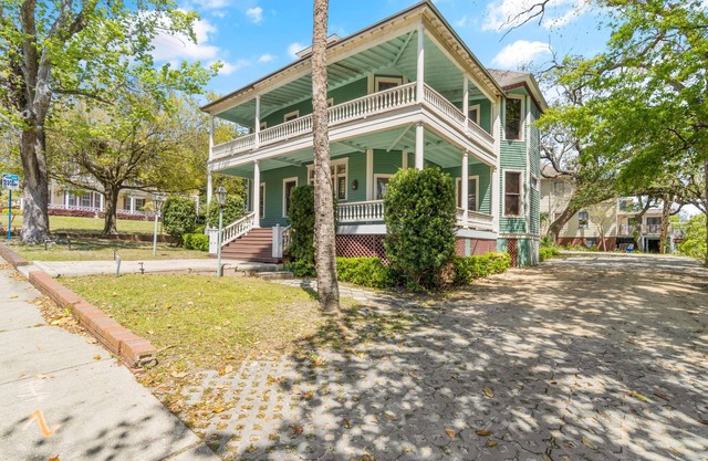 Huge Historical Mansion for Groups Downtown Pensacola 1 Block from Palafox St