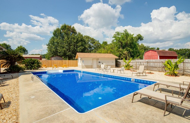 HUGH PRIVATE POOL - Game/Fitness room, close to popular attractions and beach!