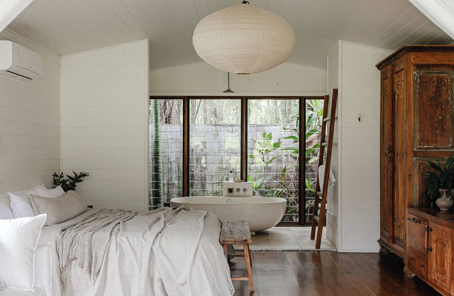 Luxury couples boathouse retreat, Hunter Valley, Bathhouse 2 at Leaves and Fishes