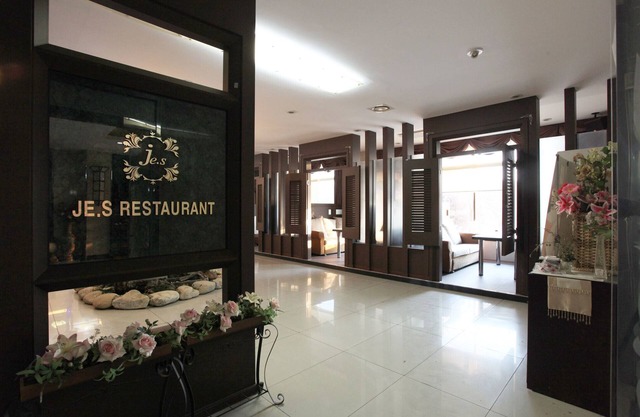 Hwaseong Jes Hotel