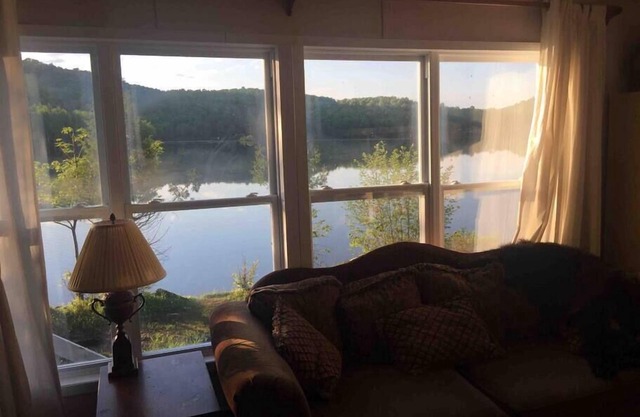 RETIRO DE LA NATURALEZA DE LA CABINA DEL LAGO WOLF