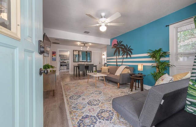 I HeART the Burg - 2BR Apt|St Pete|Central Ave