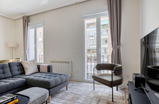 Ibiza 3br w/ doorman, nr park