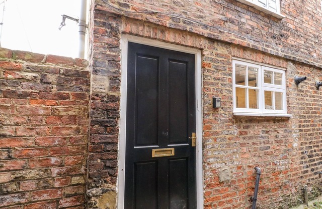 ICKLE PICKLE COTTAGE, pet friendly in Thirsk
