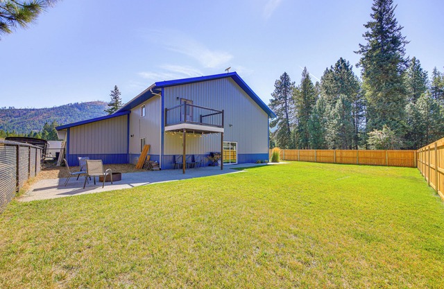 Idaho Retreat w/ Fire Pit - 2 Mi to McArthur Lake