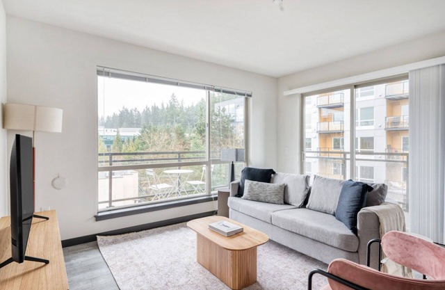 Ideal Bellevue 2BR w/ BBQ, Gym & W/D, walkable area, by Blueground