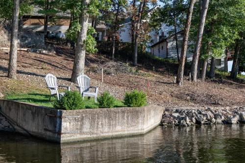 Ideal Cove with Amazing Dock, Kayaks & Fire Pit