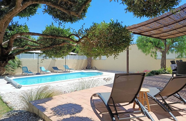 Ideal vacaciones en familia! Villa en paz, con piscina y sin frente.