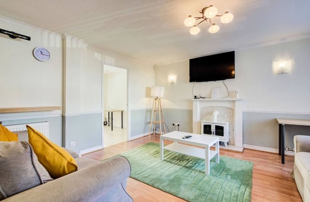 Ideal for groups & families with parking and patio