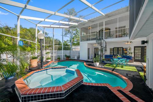 Ideal for Groups! Sleeps 14, Pool, Spa Near Downtown