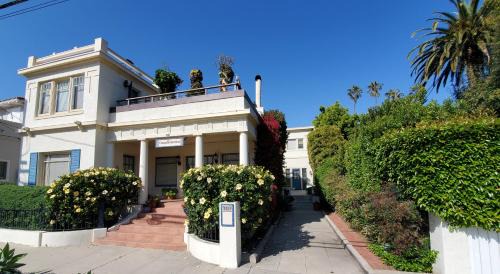 Ideal Location in West Beach! Spacious Chapala Gardens 1BR - Unit 1