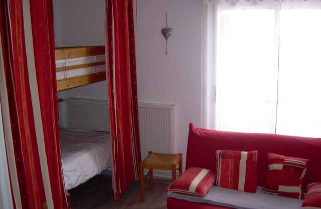 Ideal stay in the heart of Gourette, 50m from the slopes