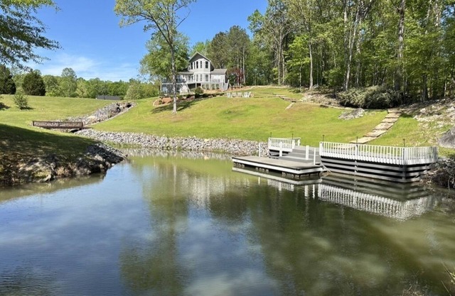 Idle Speed Lake Martin - Newly remodeled spacious 5br / 3.5 Ba. Lakefront home