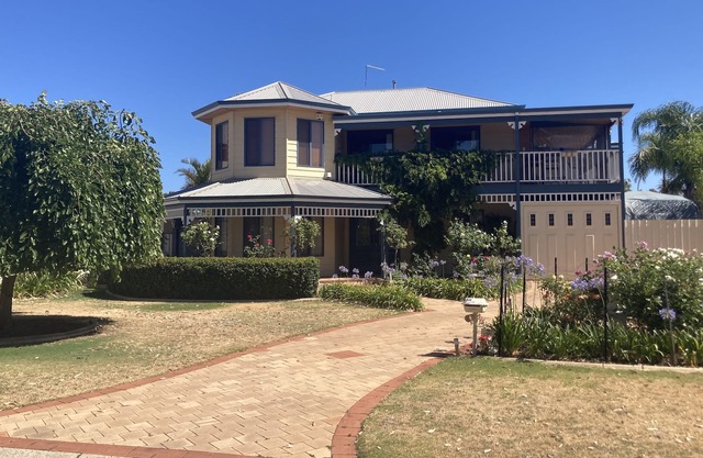 Idyllic 1 bedroom studio surrounded by nature