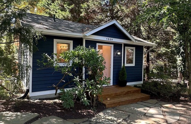 Idyllic Cottage Near Annapolis with Treehouse Vibes & Outdoor Charm