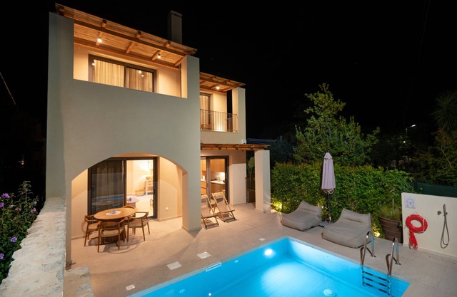 Idyllic Escape: 2BR Corfu Villa, Heated Pool, 7 Mins to Airport